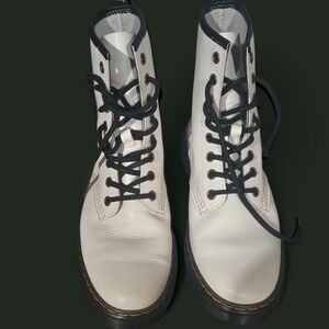 Dr. Martens Zavala US6 EUC